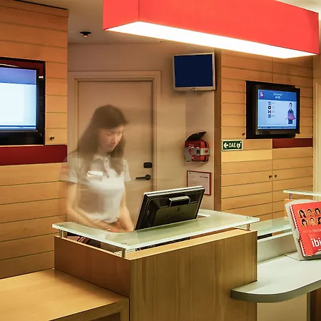 Ibis Centro Sao Bento 2* Porto