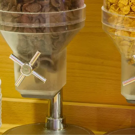 Ibis Centro Sao Bento 2* Porto