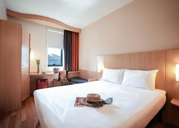 Ibis Centro Sao Bento Порту