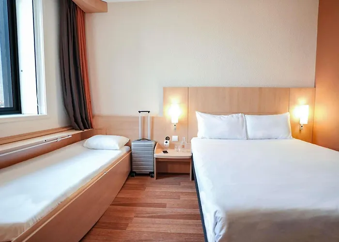 Ibis Centro Sao Bento Порту